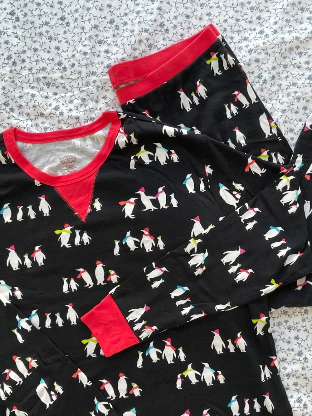 LIKE NEW Wondershop Men's Pajamas - LARGE - Black w/ Penguins